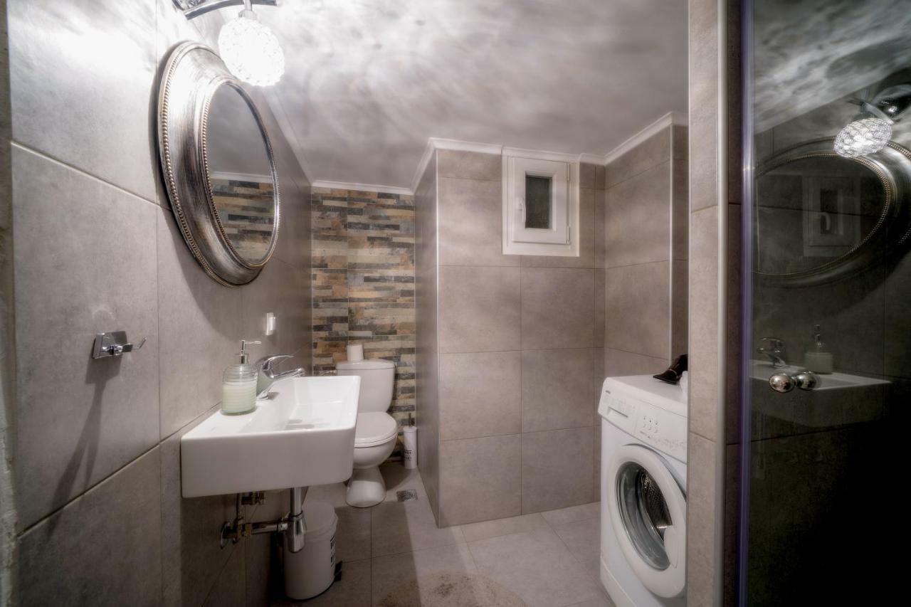 Acropolis Deluxe Apt.
